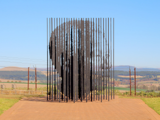 曼德拉纪念雕像