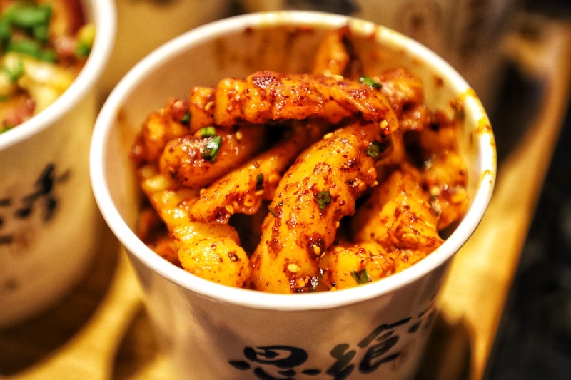 贵阳路边随处可见油炸土豆条的,看着金黄的