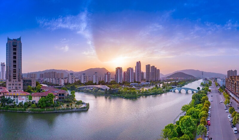 航拍平阳凤湖公园城市水乡美景入画来