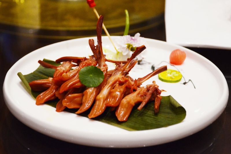 风味秘制鸭舌:这道菜是餐厅自己卤制的鸭舌