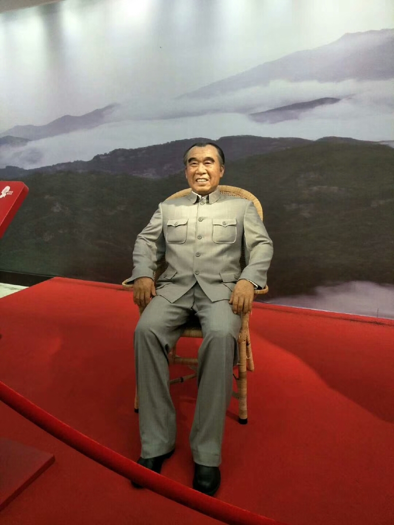 去天津蜡像馆与伟人和明星来一场穿越时空的会面吧