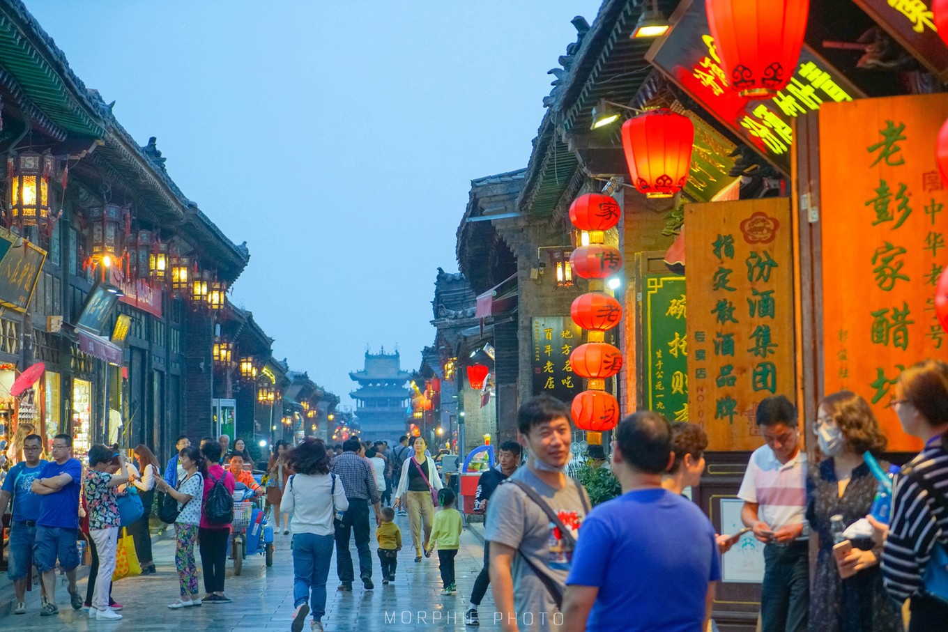 这条不长的古街上还完整地保存着明清时期的店铺遗迹,紧密连缀着包括