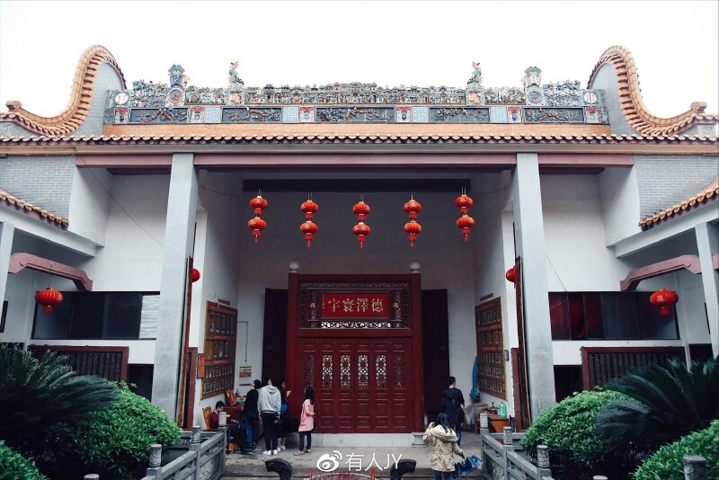 走过韶关南雄珠玑巷陌大白猫漫步在青砖上的时光