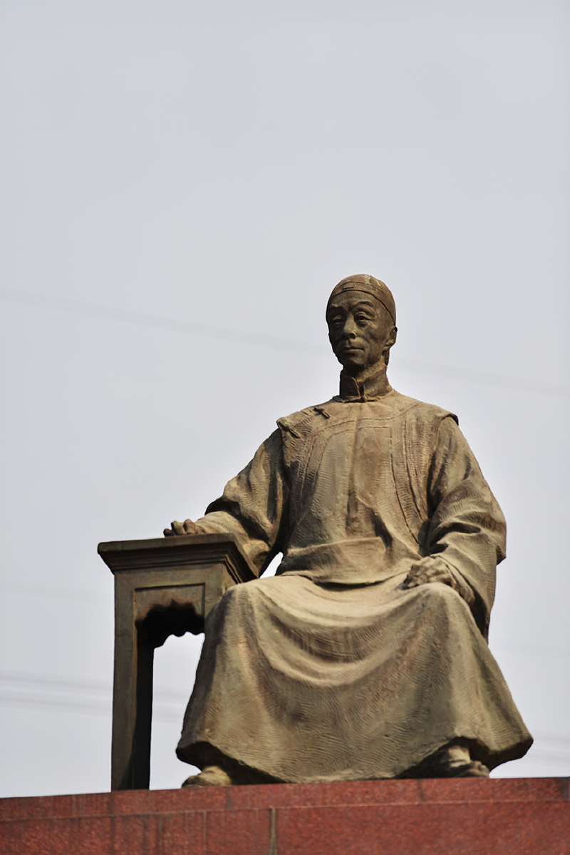 从中山舰博物馆出来,又去了谭鑫培公园.