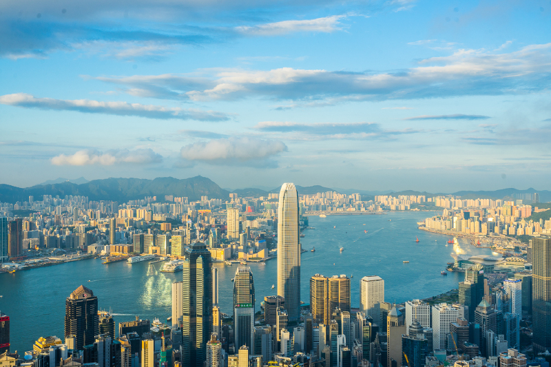 很多人会想到太平山顶的凌霄阁,基本上去香港旅游的人都会去凌霄阁,去