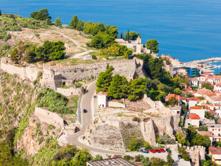 阿克罗纳夫普利亚城堡