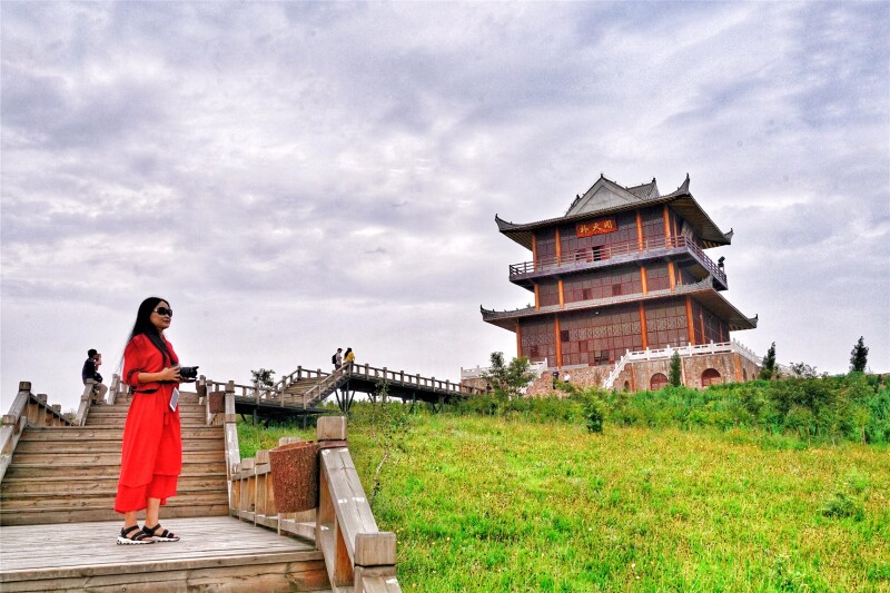 东西绵延50多公里,横跨新密,登封,巩义,荥县(过去还有汜水县)五个县市