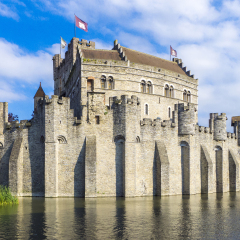 Belgum, Vlaanderen (Flanders), Ghent (Gent). Het Gravensteen castle on the Leie River.