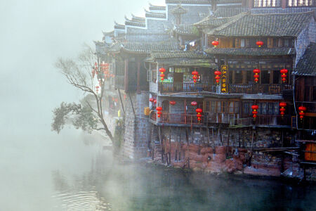 <长沙+韶山+张家界+天门山+大峡谷玻璃桥+凤凰双高6日游>南京高铁往返，湖南全景游，门票景交全含，赠赏魅力湘西晚会，宿2晚五星/2晚特色客栈