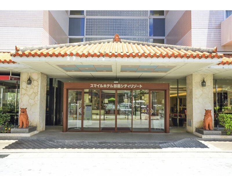 那霸微笑酒店大门