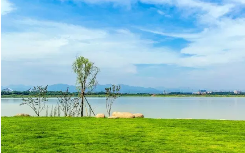 除了景色,湖海塘公園東南區塊還將一根廢棄煙囪將改造成一支巨型溫度