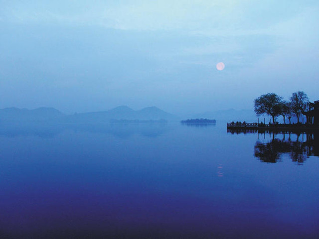 杭州夜景推薦:熱門—【西湖音樂噴泉】,文雅—【西湖平湖秋月】,美麗