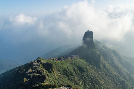 <贵州黄果树瀑布-梵净山-镇远古镇-千户苗寨-荔波大小七孔双飞6日游>南京起止，性价比超高全景游，含全部景交，全天免费接站，4顿特色餐