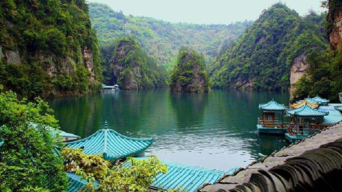 张家界+袁家界+天门山+凤凰古城+玻璃桥双飞