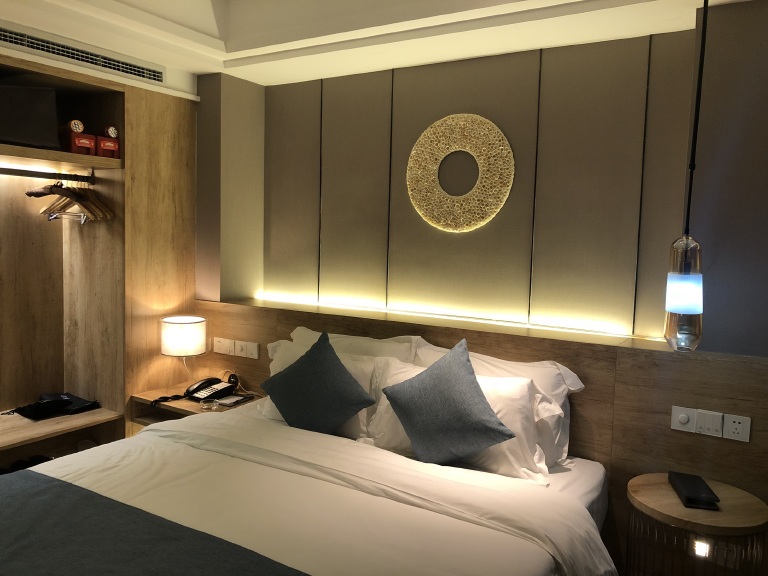 红璞假日酒店(重庆解放碑洪崖洞店)