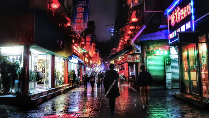 北京有南锣鼓巷,重庆有磁器口,成都有宽窄巷子,而都匀