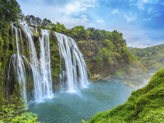 贵州黔西南双乳峰景区