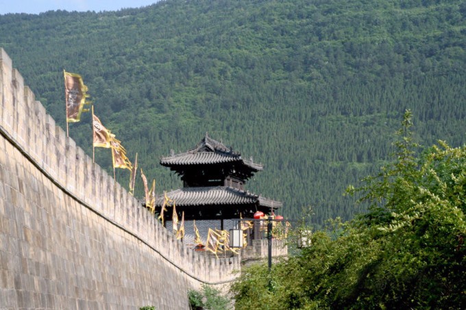 临清门和昭化东门瞻凤门遥遥呼应,它的取名则有讲究.