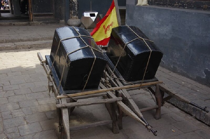 镖局,类似今天的物流快递公司,押镖,更像是运钞车.