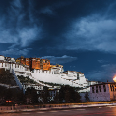 夜晚的布达拉宫