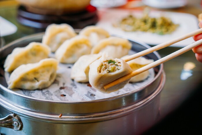鲅鱼蒸饺32元,蚶子白菜蒸饺28元,个头很大,鲅鱼的依旧好吃.