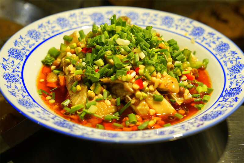 大宋石磨豆腐,开封锅贴,土匪鸡,胡辣汤,李家黄焖鱼,菜窝窝,羊肉鲜汤