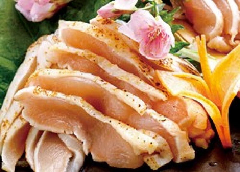 鸡肉刺身 使用鲜嫩小鸡的鸡胸肉及鸡腿肉,无任何腥味,鲜嫩甘甜,回味