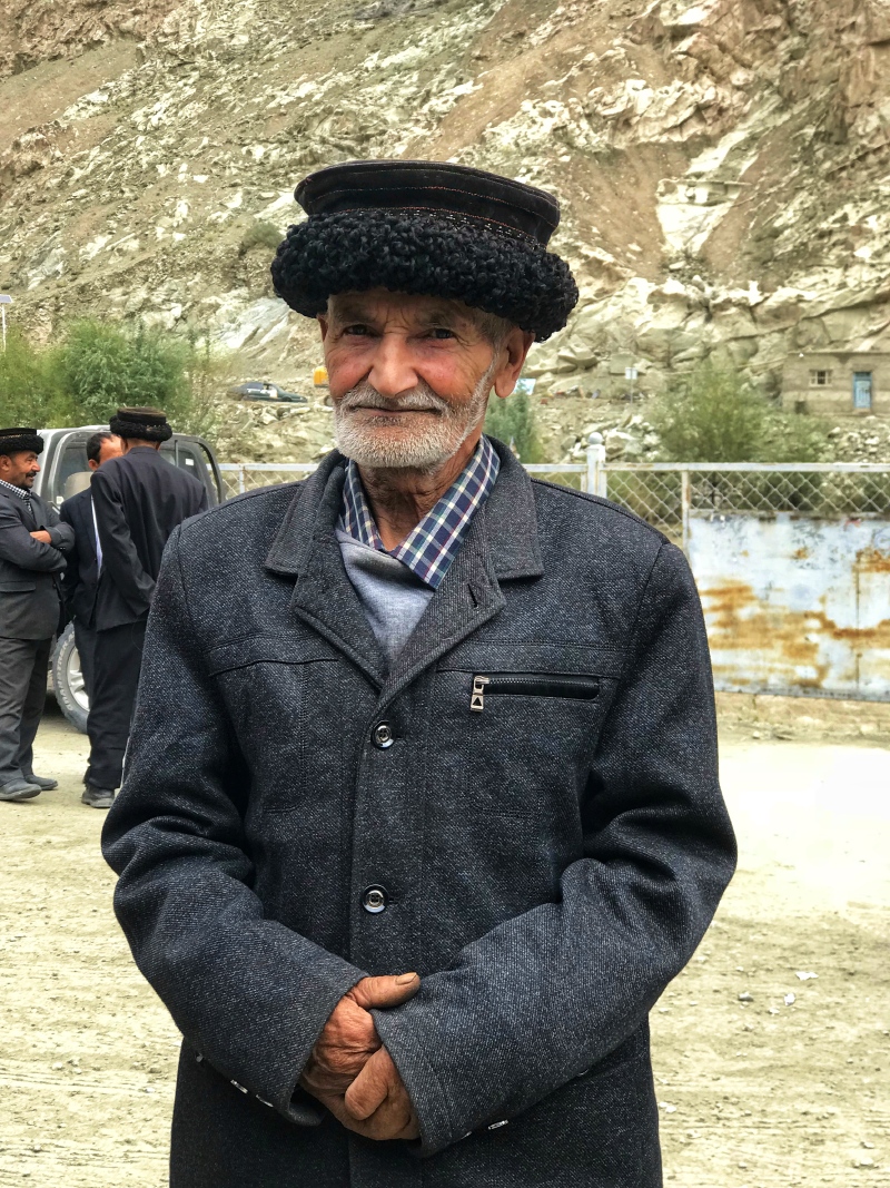 这里住着淳朴善良的塔吉克人--中国唯一的白种人,也被称为"蓝眼