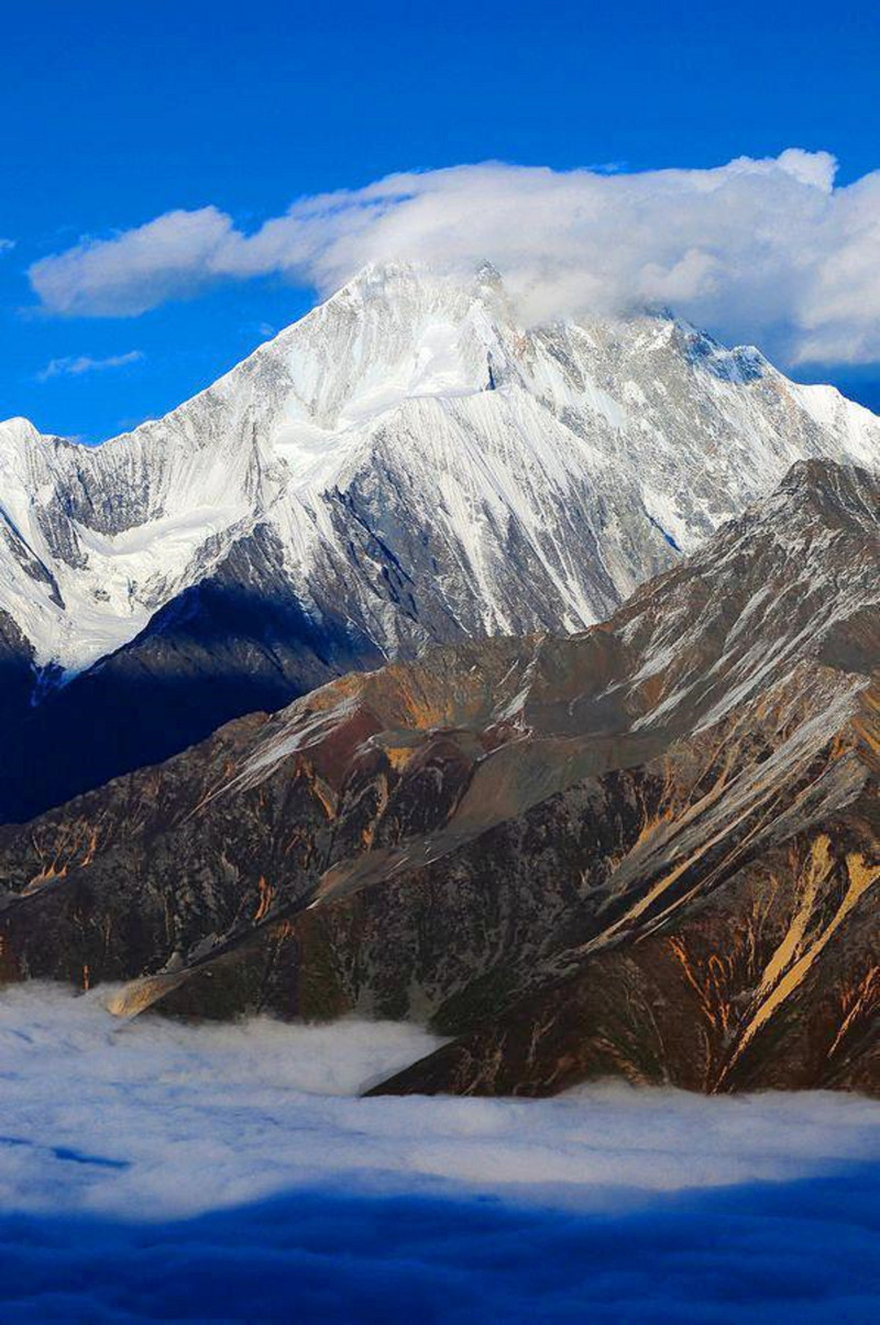 贡嘎山中国第二高峰图片