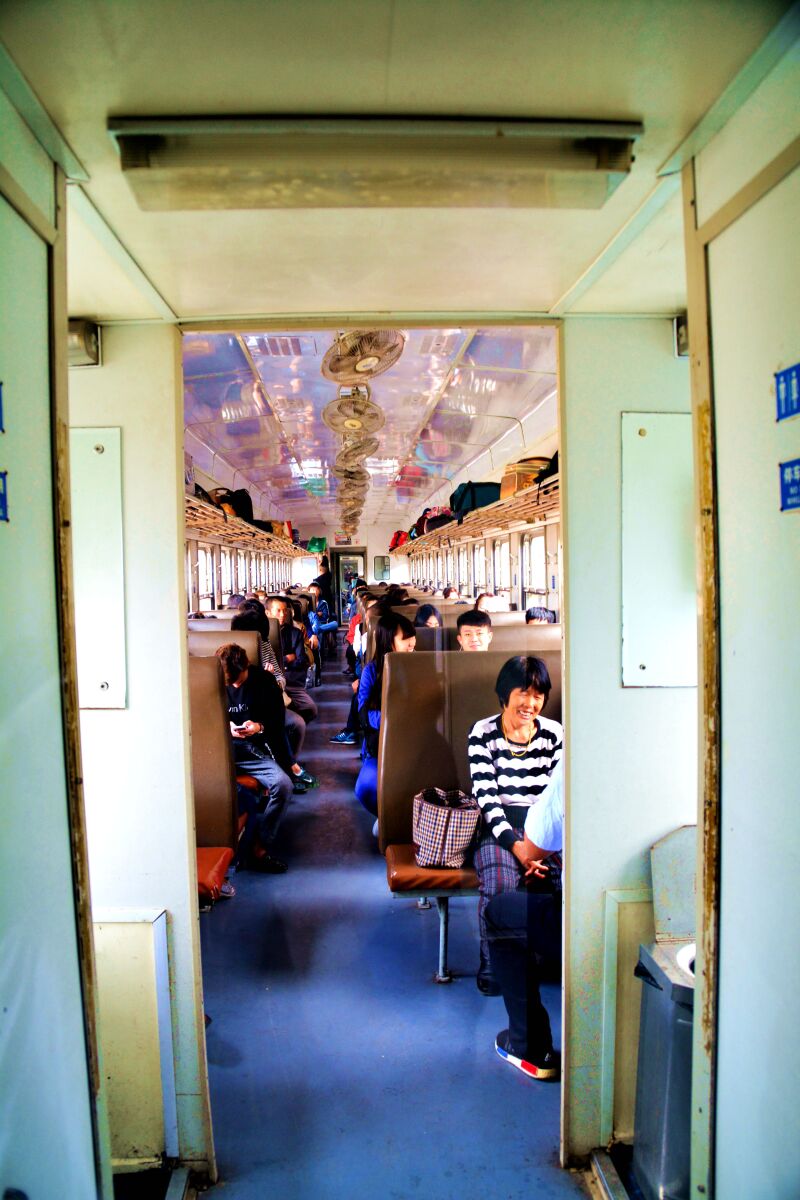 我们从沈阳乘坐特快列车到达长春,t309每人