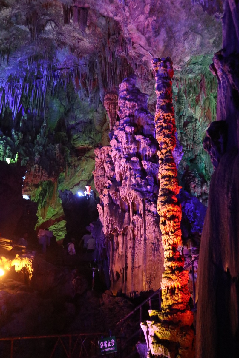 仙境跟着我的脚步一起走进如梦如幻的仙境~瑶琳仙境顶着35℃的高温,还