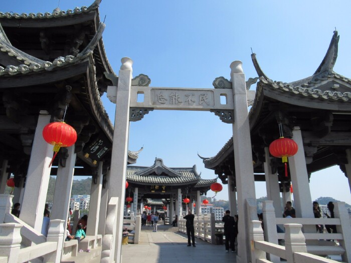 石牌坊:民不能忘.