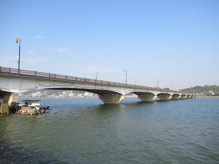 于是打了一辆滴滴,驶过这座韩江大桥,去凤凰塔