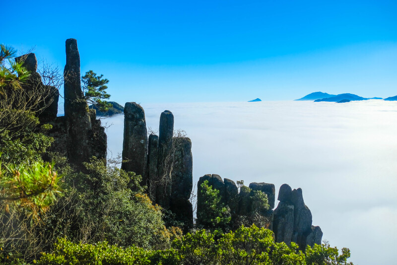 我向往大海的波澜壮阔,也喜欢丛山峻岭的