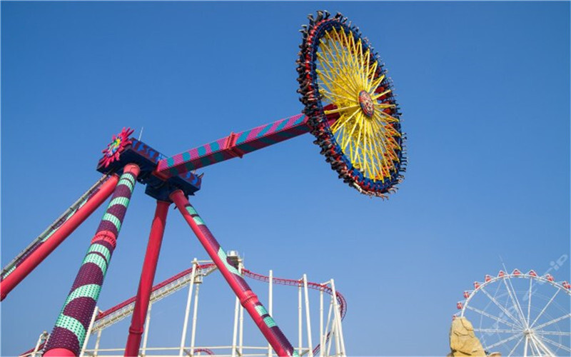 5 过山车来游玩欢乐世界,不玩过山车,就太可惜了.