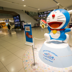 Doraemon new chitoce air port / New Chitose airport in sapporo, Japan - 4 / 10 / 2017 : Traveling alone for the first time