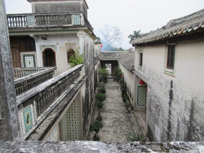 陈慈黉故居凝聚了潮汕民居的建筑特色,既保留潮汕民居"下山虎","