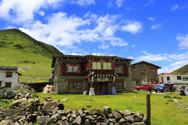 去世外桃源莫斯卡与萌萌哒的土拨鼠来个亲密接触