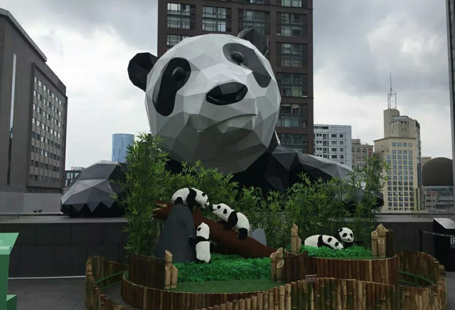 成都太古里大熊猫标志图片