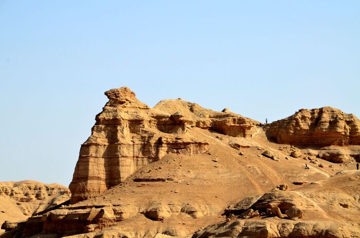 不熟悉地形的人若遇风暴,有迷失方向的危险,哈密雅丹地貌东起烟墩外的