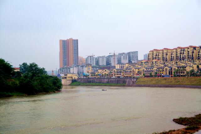 河对岸,就是四川合江县的九支镇.