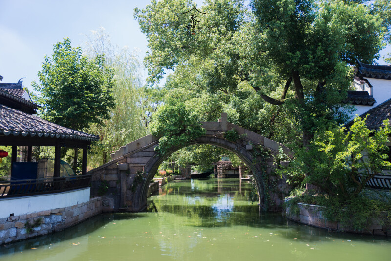 我们是从上图的右边天主教堂处向左依次漫步,到头后又转至禊湖道院