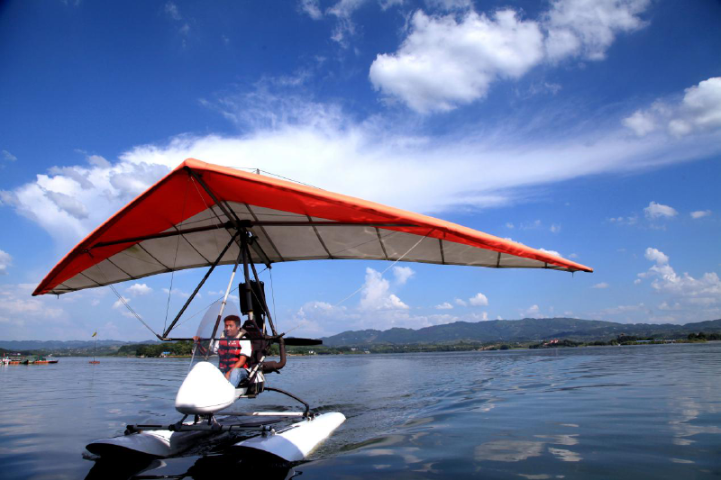 画舫快艇喷射飞艇摩托艇小火车观光车临湖品鸟语花香,乘飞艇享乘风