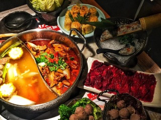 左庭右院鲜牛肉火锅（虹桥天街店）