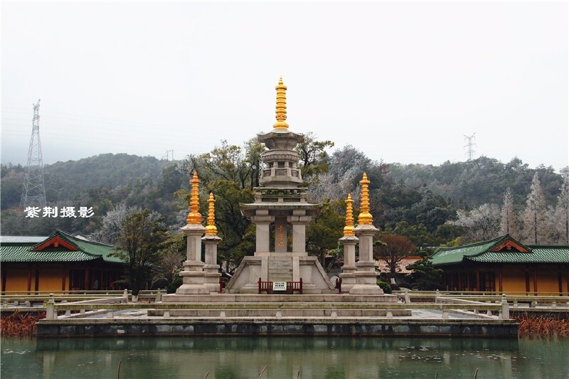 东林寺                     青莲塔