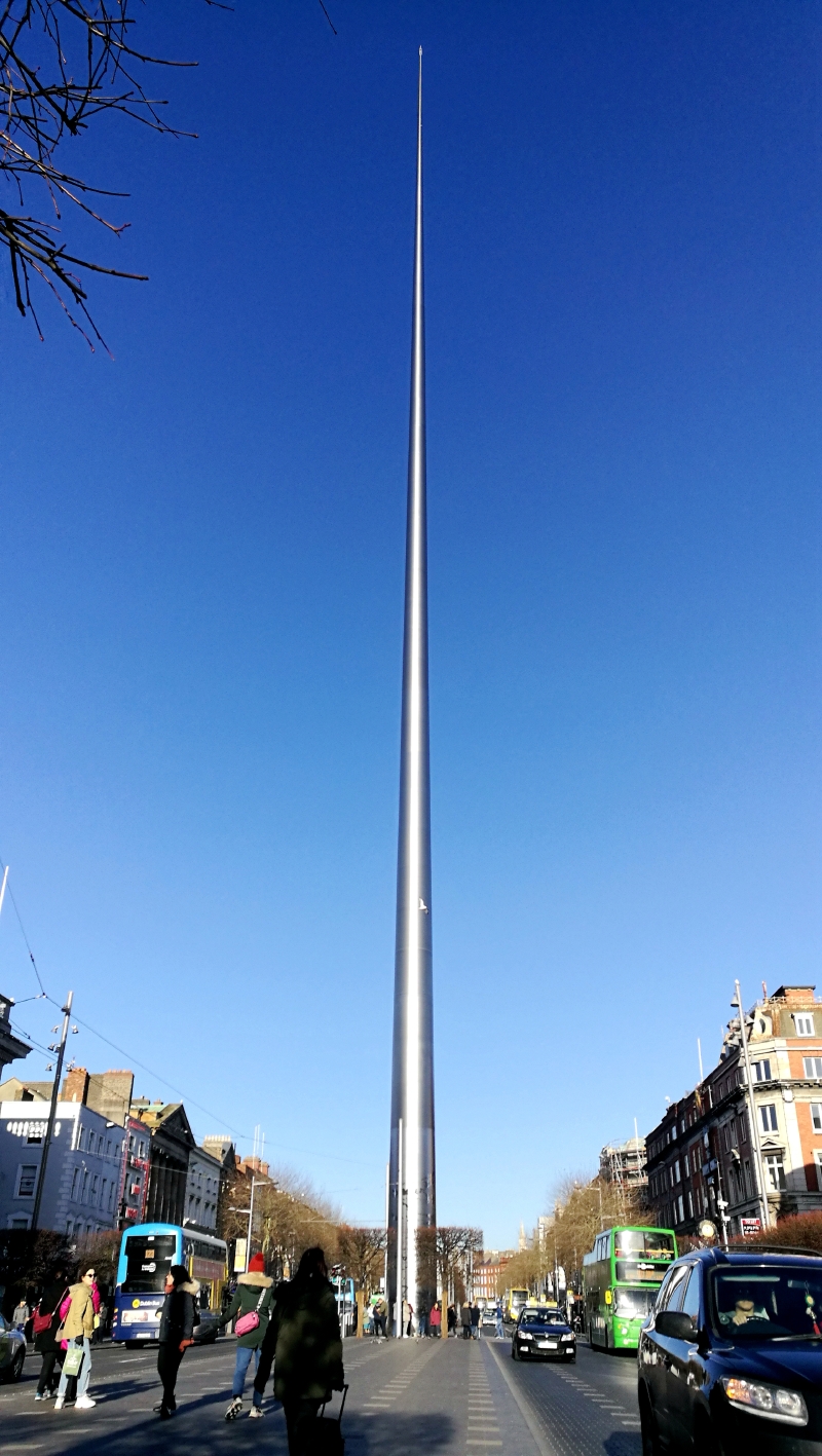 利菲河和半便士桥:(白色的那座才是半便士桥哟)都柏林的景点其实很