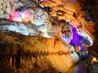 万华岩溶洞旅游风景区