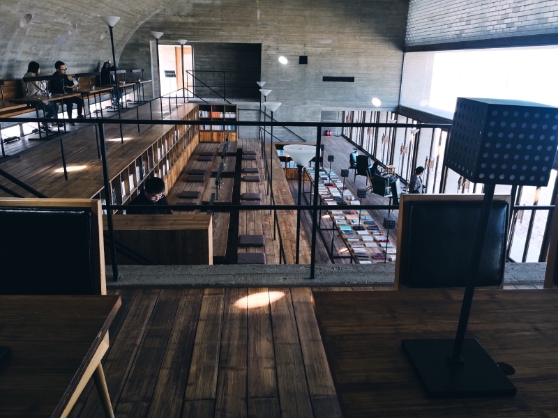 如果可以,在未来的某天,我们把书屋建在岛上,不叫岛上书店,也不叫孤独