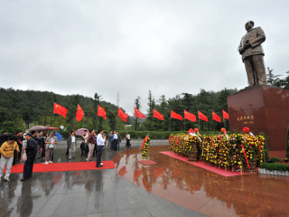 毛泽东铜像广场