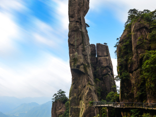 巨蟒出山